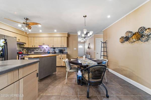 15 Drexel Terrace, Monroe, NJ 08831
