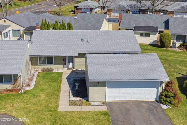 21 Celtis Plz #21B, Monroe, NJ 08831