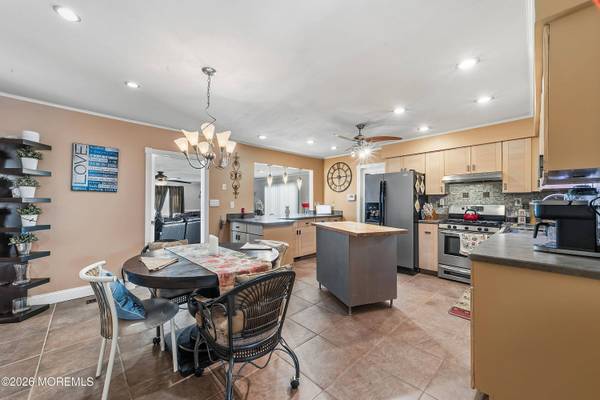 15 Drexel Terrace, Monroe, NJ 08831