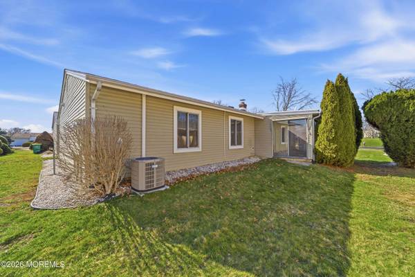 21 Celtis Plz #21B, Monroe, NJ 08831