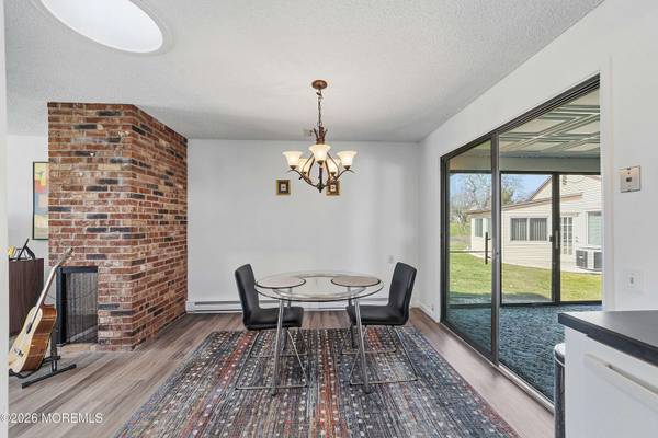 21 Celtis Plz #21B, Monroe, NJ 08831