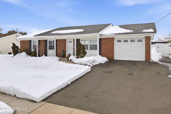 15 Drexel Terrace, Monroe, NJ 08831