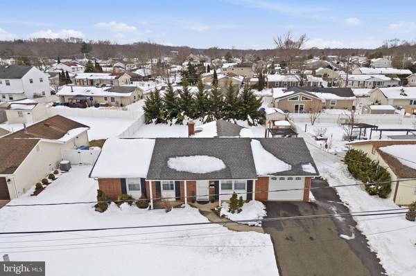 15 DREXEL TER, Monroe Township, NJ 08831