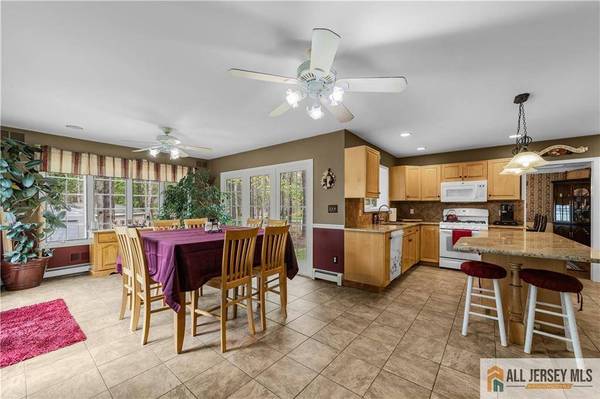 1 Pine View CT, Monroe, NJ 08831