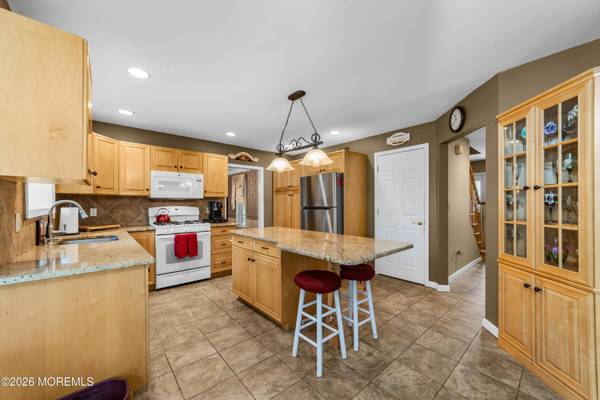 1 Pineview Court, Monroe, NJ 08831