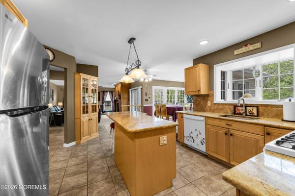 1 Pineview Court, Monroe, NJ 08831