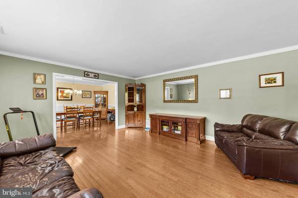 7 MICHELLE ST, Monroe Township, NJ 08831