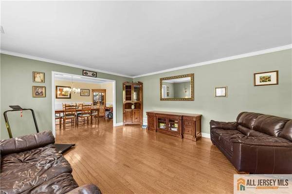 7 Michelle ST, Monroe, NJ 08831