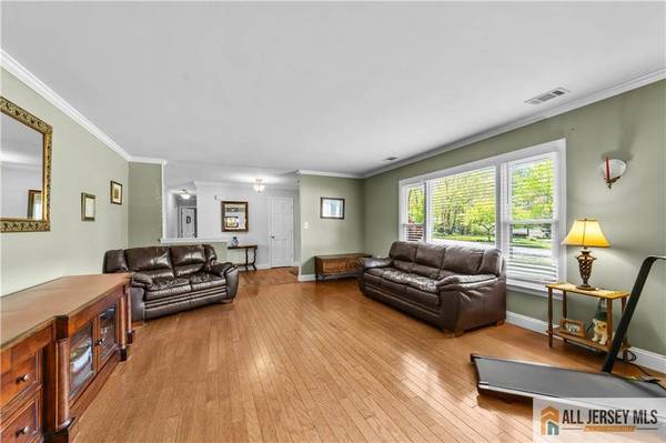 7 Michelle ST, Monroe, NJ 08831