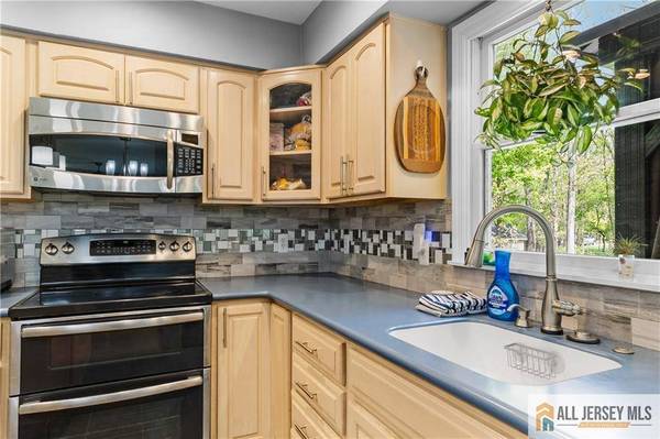 7 Michelle ST, Monroe, NJ 08831
