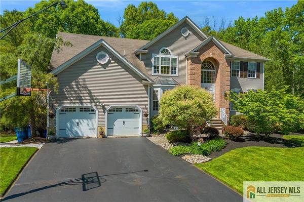 52 Spruce Meadows DR, Monroe, NJ 08831