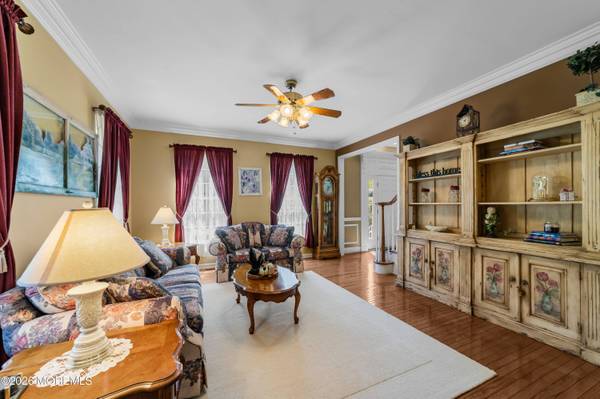 52 Spruce Meadows Drive, Monroe, NJ 08831