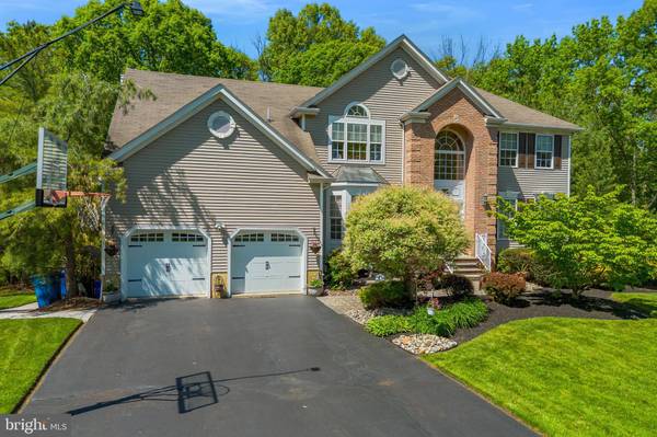 52 SPRUCE MEADOWS DR, Monroe Township, NJ 08831