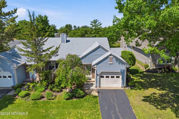 9 Patrick Henry Court, Monroe, NJ 08831