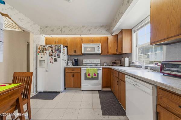9 Patrick Henry Court, Monroe, NJ 08831