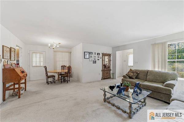 9 Patrick Henry A CT, Monroe, NJ 08831