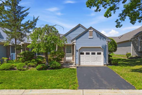 9 Patrick Henry Court, Monroe, NJ 08831