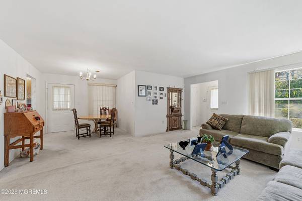 9 Patrick Henry Court, Monroe, NJ 08831