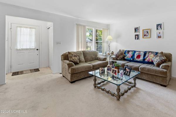 9 Patrick Henry Court, Monroe, NJ 08831