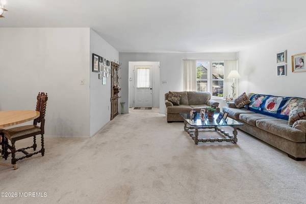 9 Patrick Henry Court, Monroe, NJ 08831