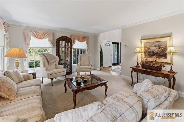 18 Dante RD, Monroe, NJ 08831