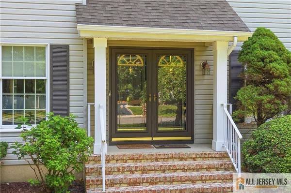 18 Dante RD, Monroe, NJ 08831