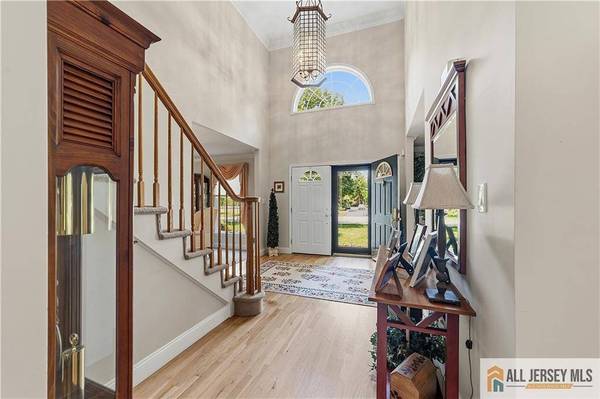 18 Dante RD, Monroe, NJ 08831