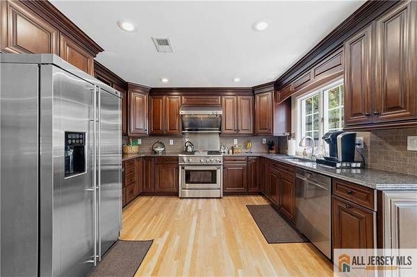 18 Dante RD, Monroe, NJ 08831