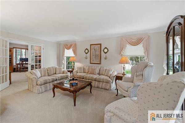 18 Dante RD, Monroe, NJ 08831