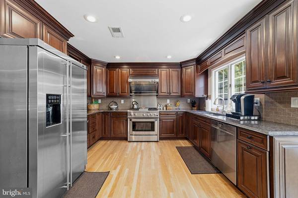 18 DANTE RD, Monroe Township, NJ 08831