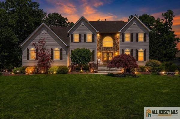 16 Kings CT, Monroe, NJ 08831