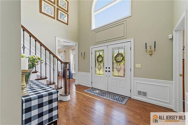 16 Kings CT, Monroe, NJ 08831
