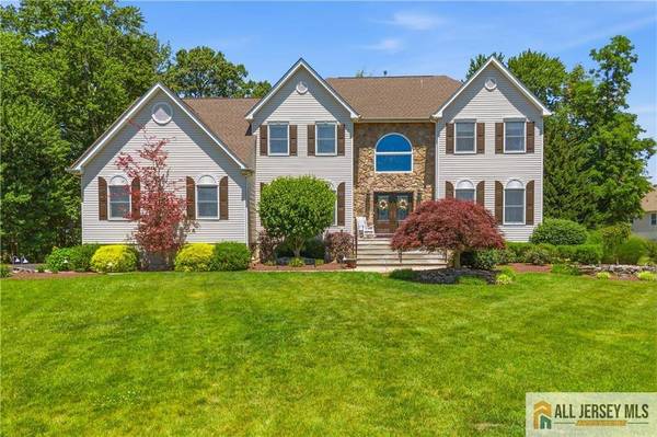 16 Kings CT, Monroe, NJ 08831