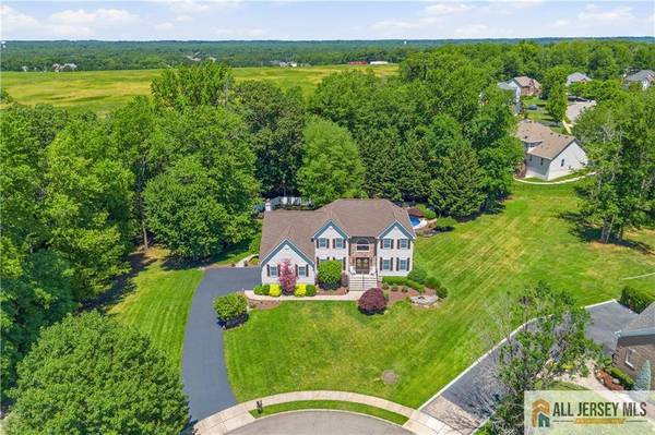 16 Kings CT, Monroe, NJ 08831