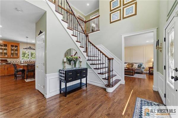 16 Kings CT, Monroe, NJ 08831