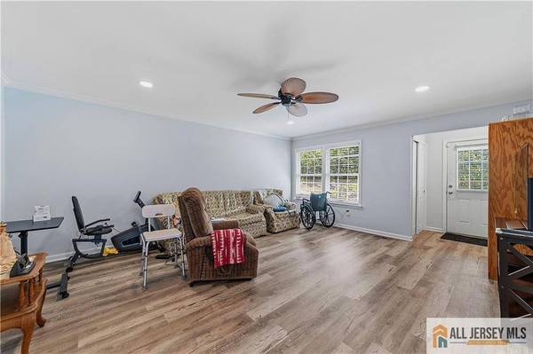 11 John Hancock DR #B, Monroe, NJ 08831