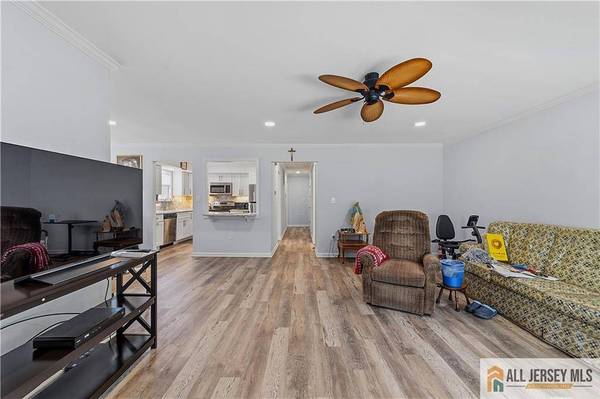 11 John Hancock DR #B, Monroe, NJ 08831