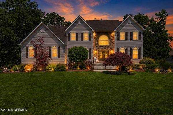 16 Kings Court, Monroe, NJ 08831