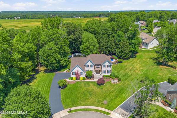 16 Kings Court, Monroe, NJ 08831