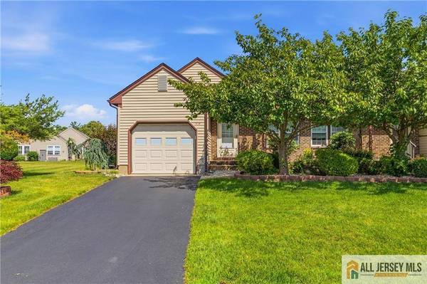 11 John Hancock DR #B, Monroe, NJ 08831