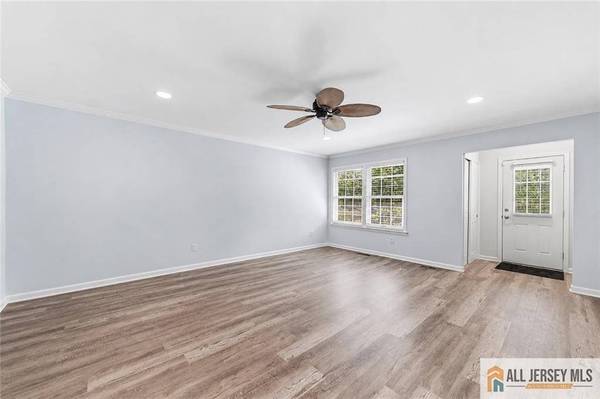 11 John Hancock DR #B, Monroe, NJ 08831