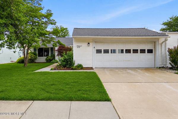66 Essex Road, Monroe, NJ 08831