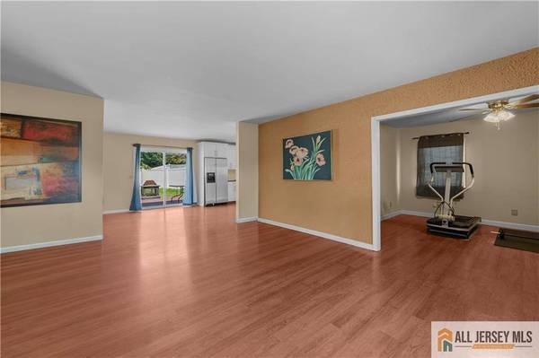 5 Forest Park TER, Monroe, NJ 08831