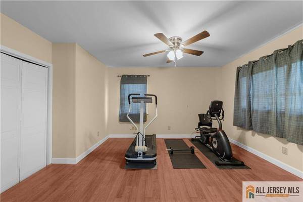 5 Forest Park TER, Monroe, NJ 08831