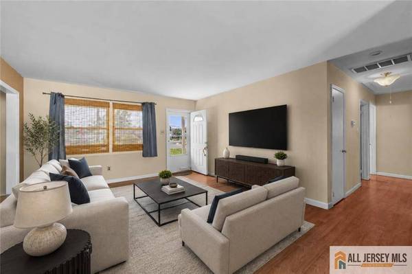 5 Forest Park TER, Monroe, NJ 08831
