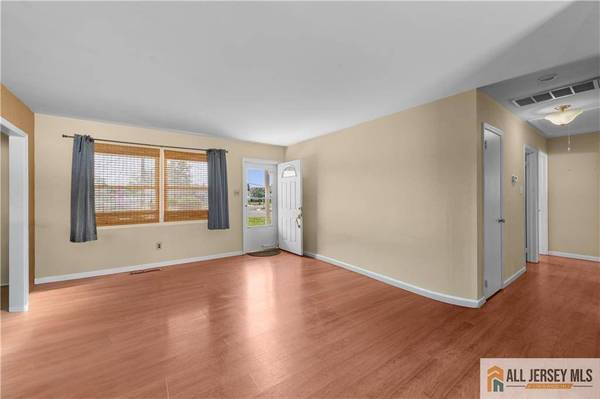 5 Forest Park TER, Monroe, NJ 08831