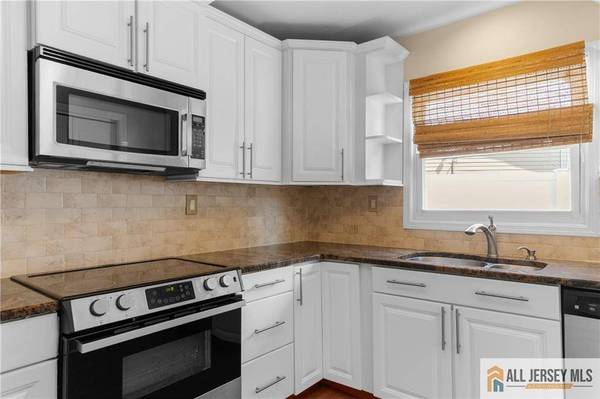 5 Forest Park TER, Monroe, NJ 08831
