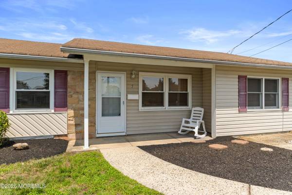 5 Forest Park Terrace, Monroe, NJ 08831