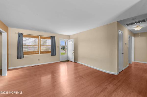 5 Forest Park Terrace, Monroe, NJ 08831