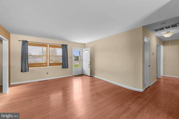 5 FOREST PARK TER, Monroe Township, NJ 08831